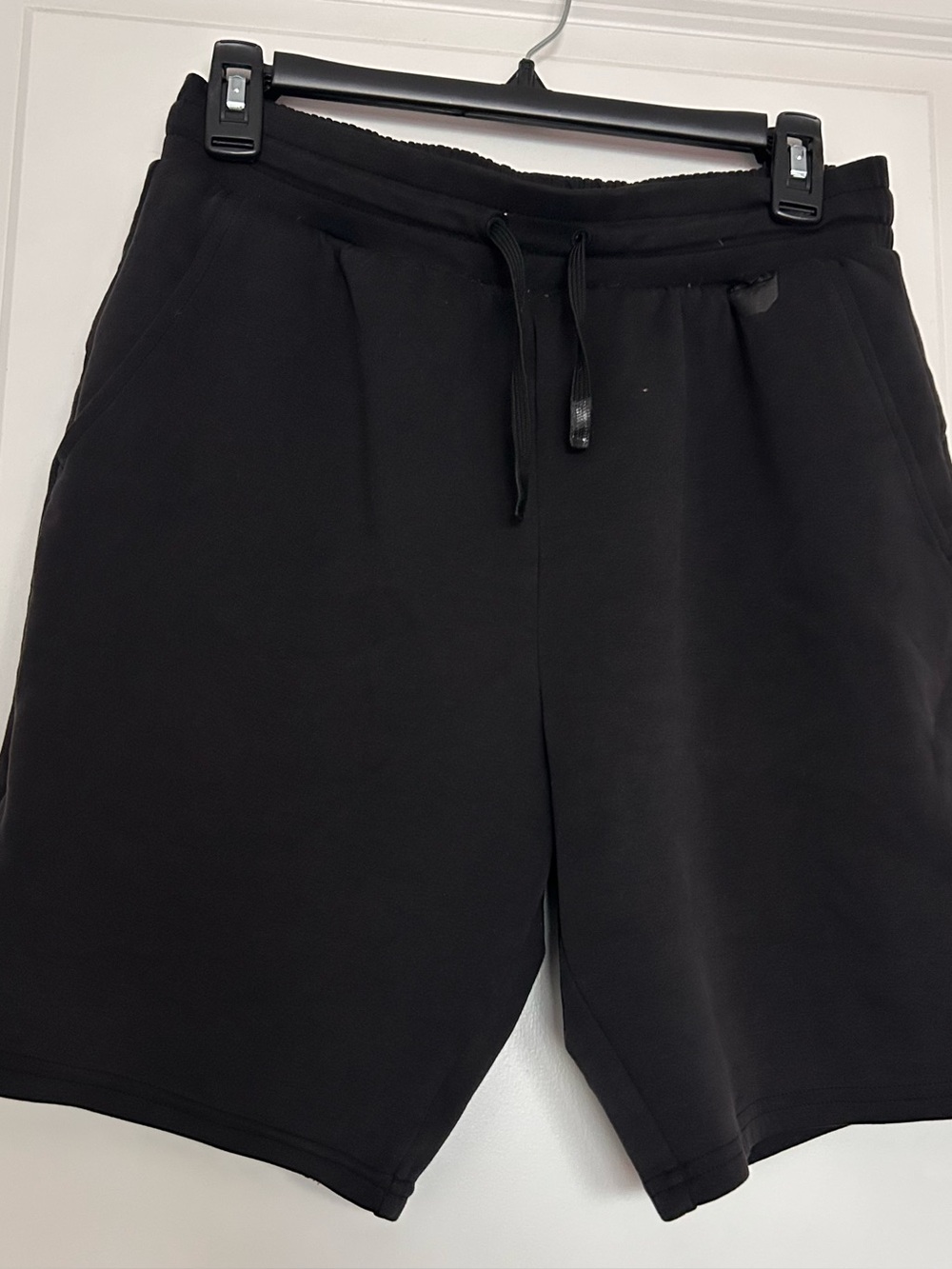 Under Armour (S) Black Sweat Shorts
